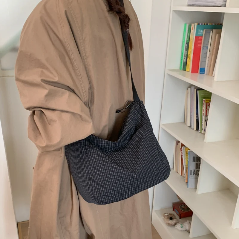 Funktionale Alltagsschultertasche