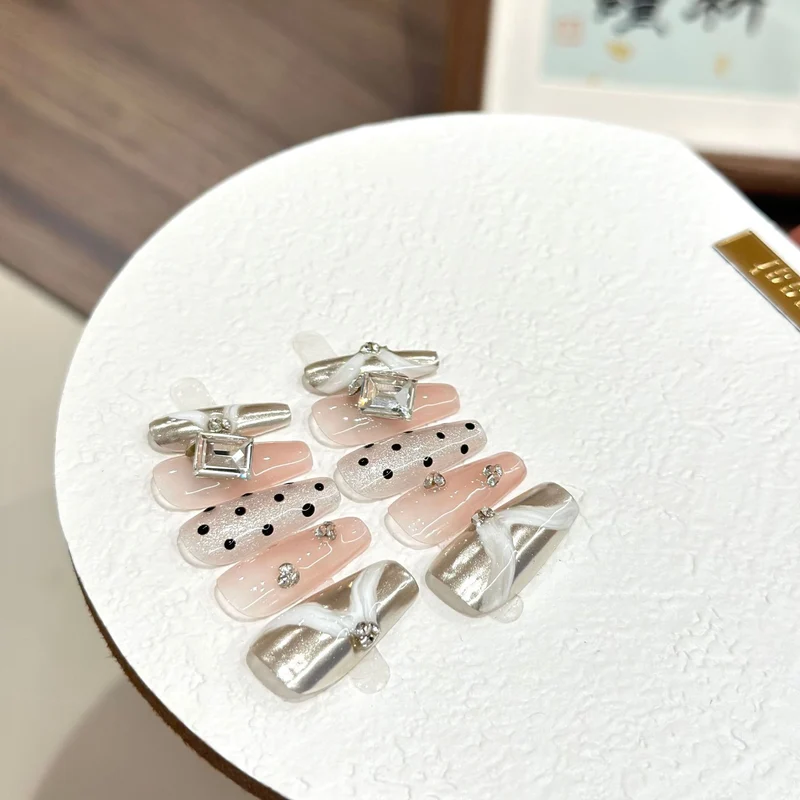 Elegantes Dekoratives Strass Press-On Nagelset