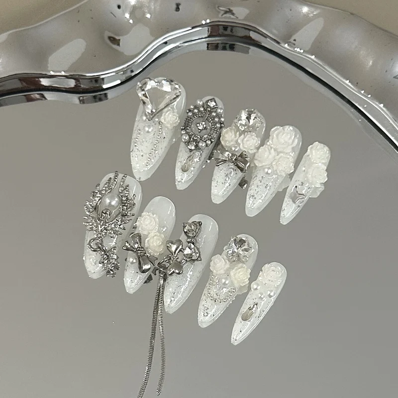 Elegantes 3D-Blumenverziertes Press-On-Nagelset