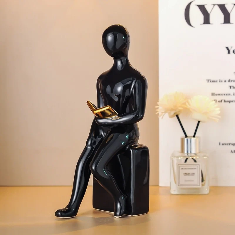 Künstlerische sitzende Figur für die Heimanzeige