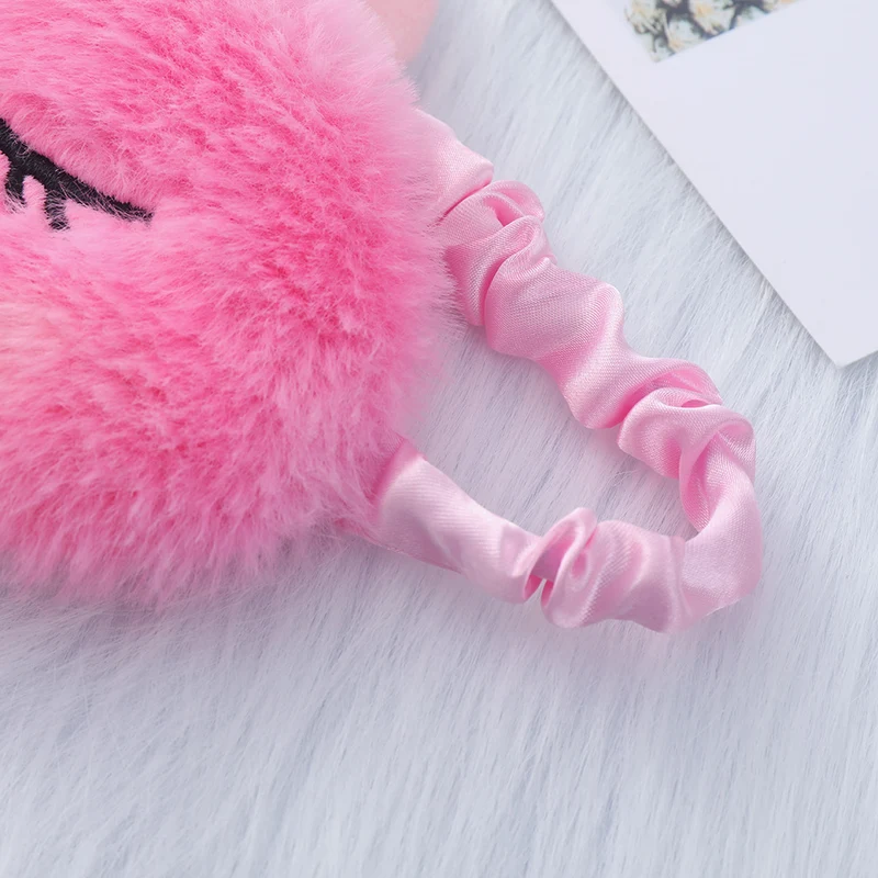 Plüschgefüllte Einhorn-Schlafmaske für Damen mit 3D-Horn, gestickten Wimpern und verstellbarem Satinband Skanto