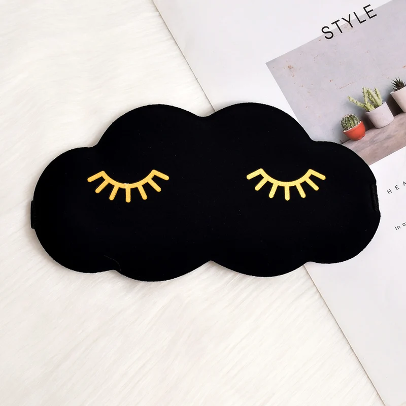 Skanto Niedliche Wolken-Schlafmaske für Damen aus Memory-Schaum mit ergonomischer Polsterung und verstellbarem Gummiband Skanto