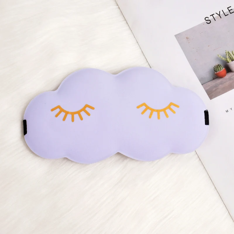 Skanto Niedliche Wolken-Schlafmaske für Damen aus Memory-Schaum mit ergonomischer Polsterung und verstellbarem Gummiband Skanto