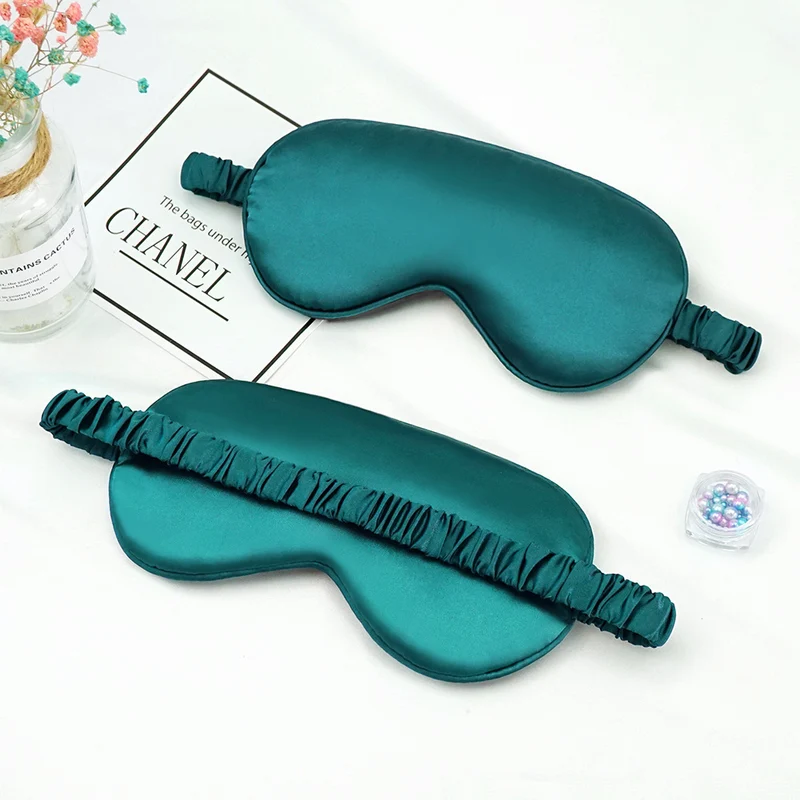 Atmungsaktive Satin-Augenmaske für Damen mit ergonomischer Wölbung, weicher Polsterung und gerafftem Anti-Rutsch-Band Skanto