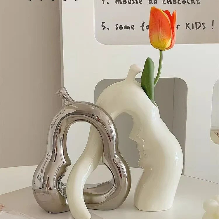 Abstrakte moderne Kunstskulptur für die Heimpräsentation