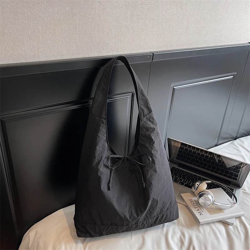 Lässiger verstellbarer Sling Tote