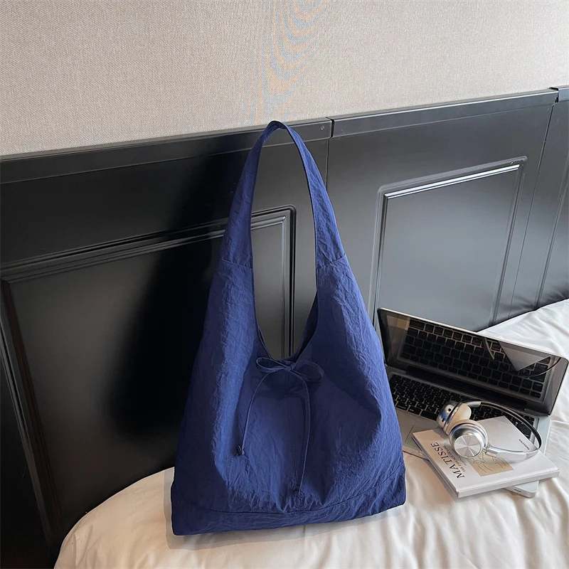 Lässiger verstellbarer Sling Tote