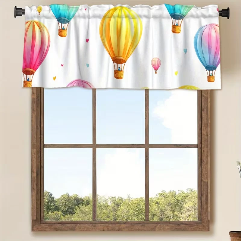 Fenstervorhang mit Heißluftballon-Motiv