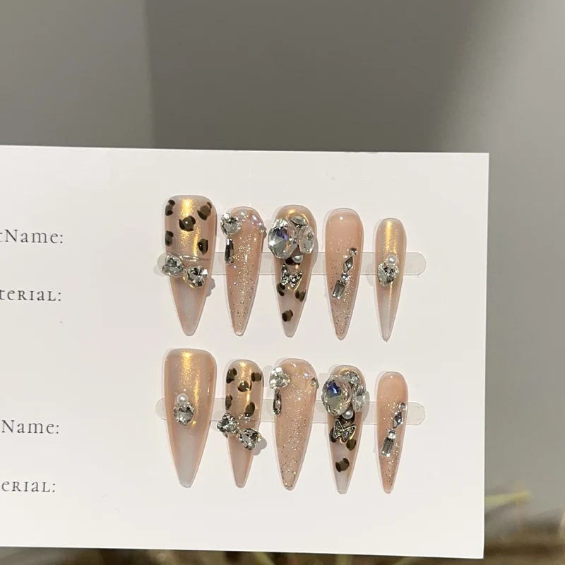 Ausgefallene Press-On Nageldesigns
