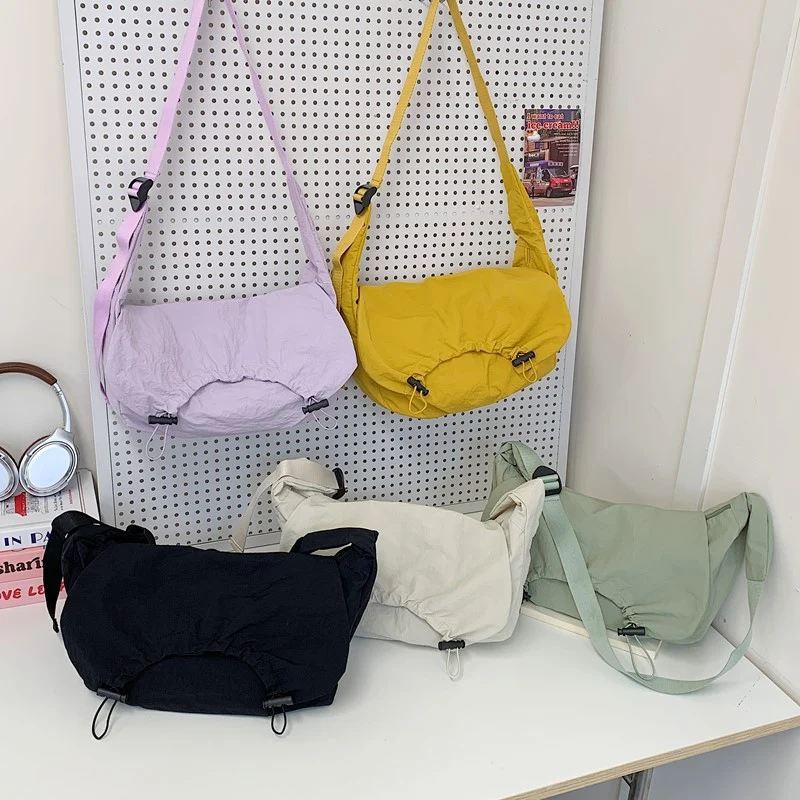 Lässiger leichter Umhänge-Slingbag