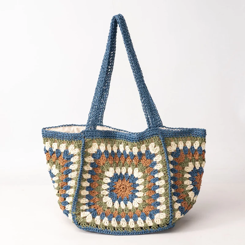 Strandtasche aus handgewebtem Naturmaterial mit Karomuster Skanto