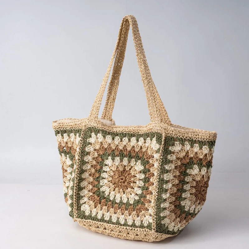 Strandtasche aus handgewebtem Naturmaterial mit Karomuster Skanto