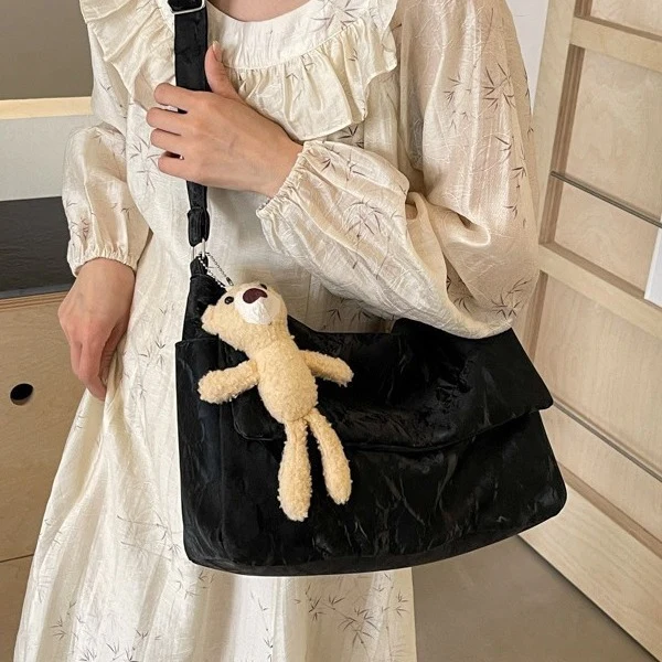 Texturierte schlabberige Schultertasche