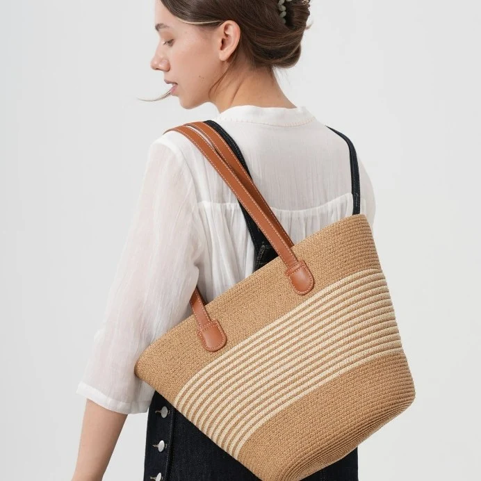 Stilvolle Strandtasche mit dekorativem Streifenmuster Skanto