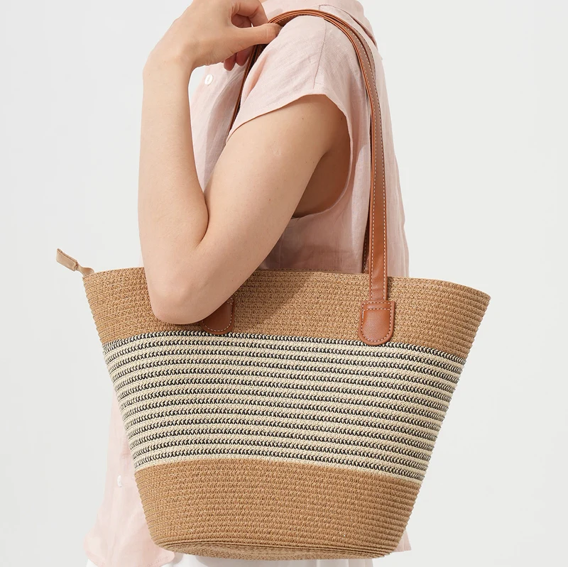 Stilvolle Strandtasche mit dekorativem Streifenmuster Skanto