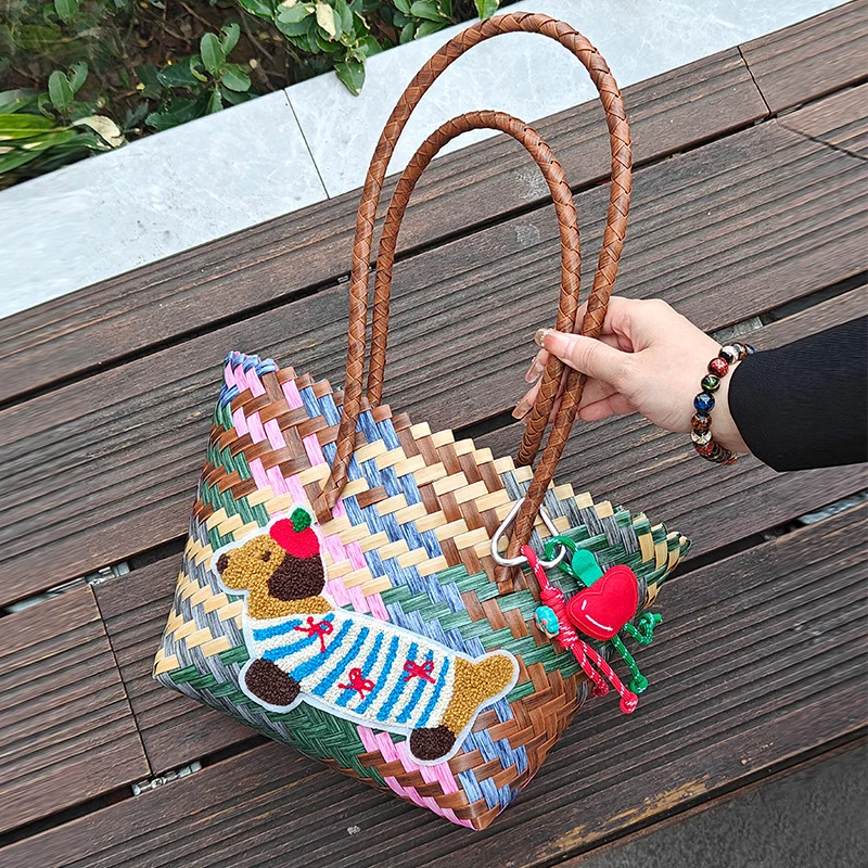 Handgemachte Korbtasche mit buntem Tiermotiv Skanto