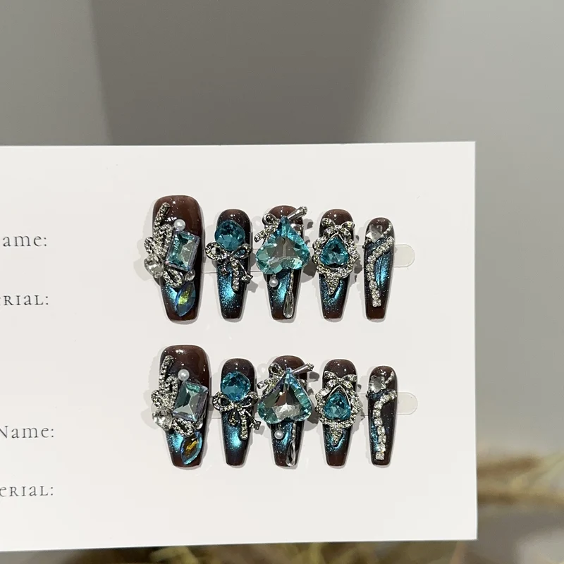 Künstlerisches, kristallverziertes Press-On-Nagelset
