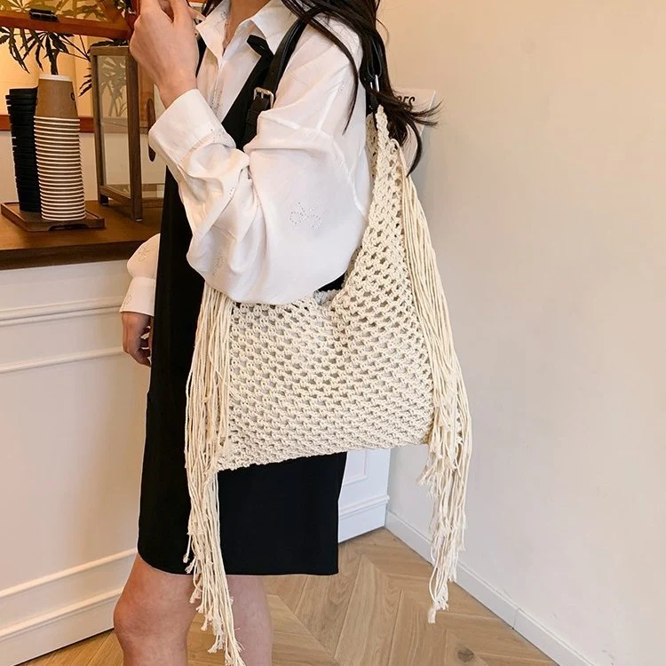 Makramee Hobo Bag mit Fransen und robustem Design Skanto