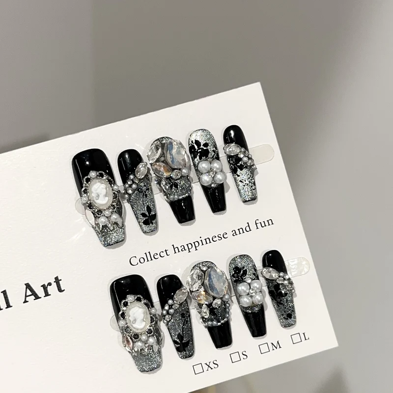 Dekorative Nagelkunst