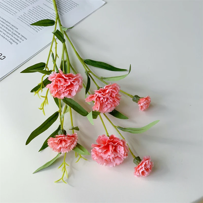 Realistische Seidenblumenstielarrangement