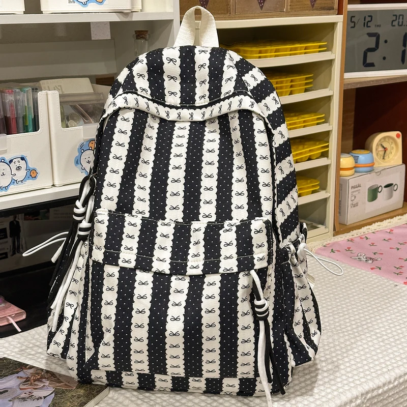 Verspielt gestreifter Rucksack