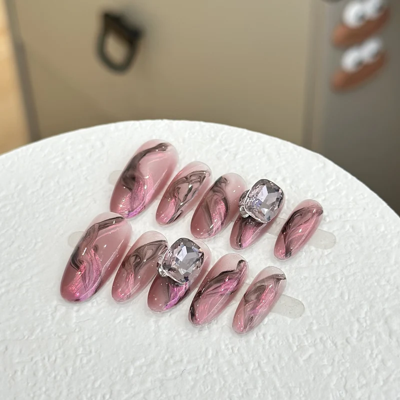 Künstlerisches Marmor-Design Press-On Nagelset mit Edelstein-Akzenten