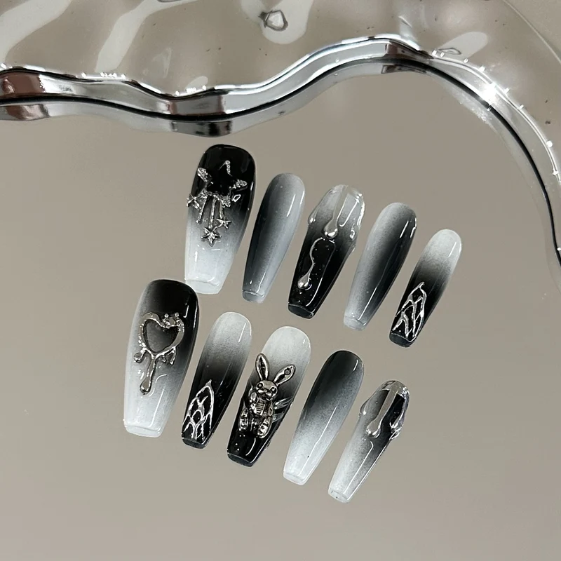 Künstlerisches gotisches Press-on-Nageldesign