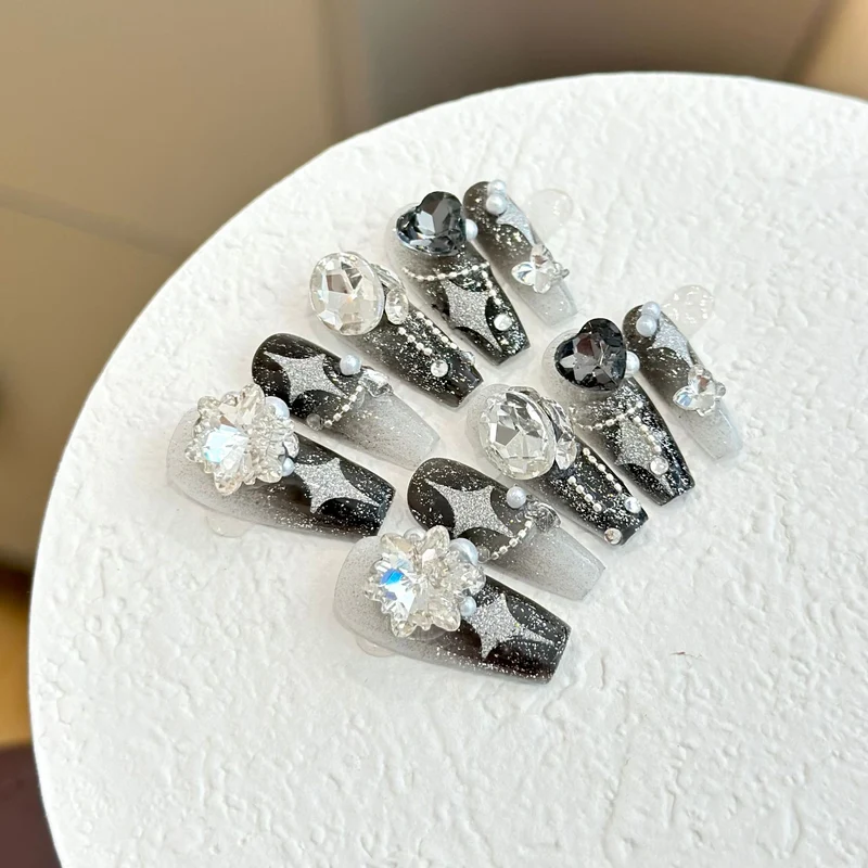 Künstlerisches glitzerndes Press-On-Nagelset