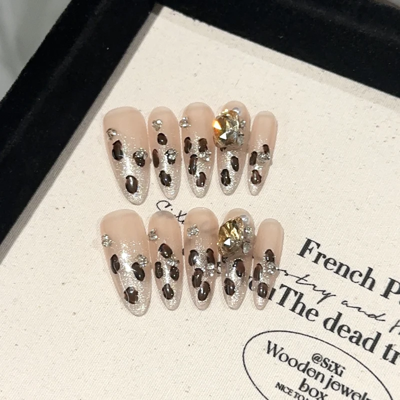 Künstlerisches, mit Edelsteinen verziertes Press-On-Nagelset