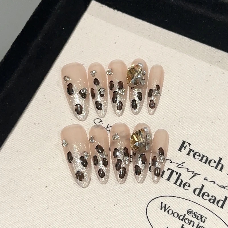 Künstlerisches, mit Edelsteinen verziertes Press-On-Nagelset