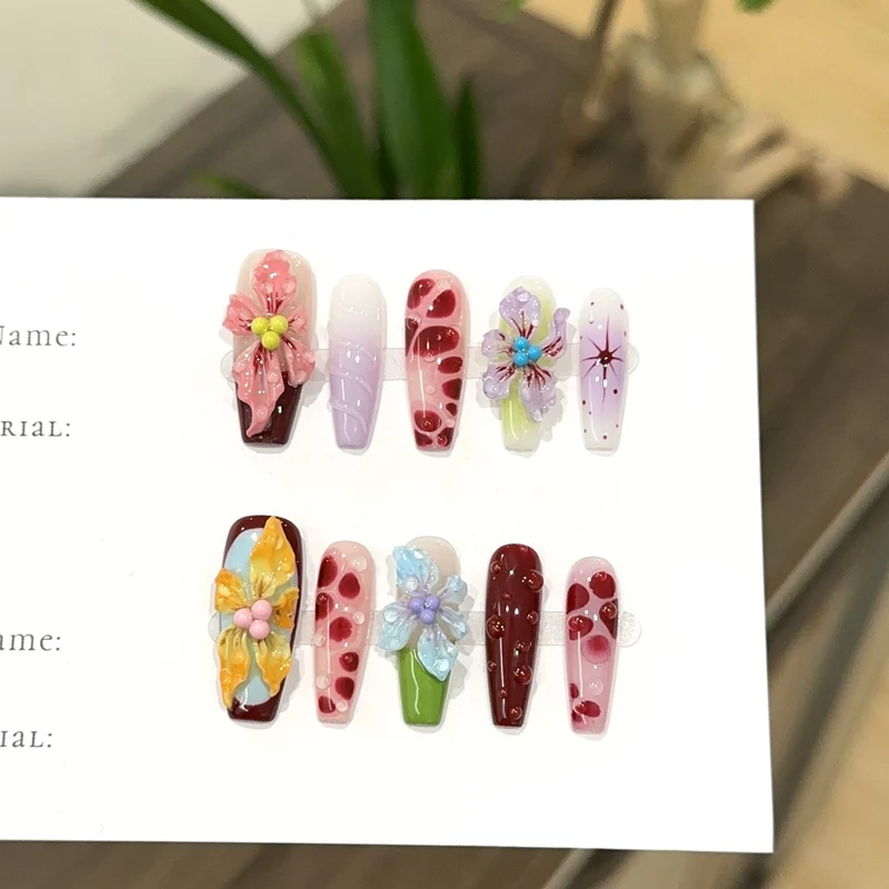 Künstlerisches Floral Press-On Nagelset