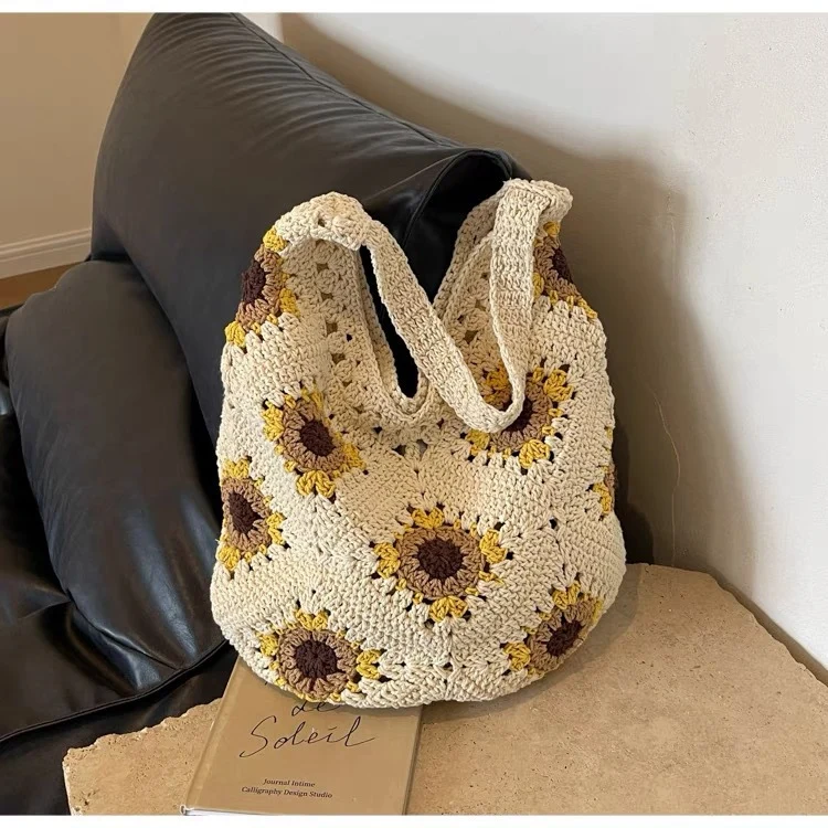 Handgeknüpfte Umhängetasche mit Blumendesign Skanto