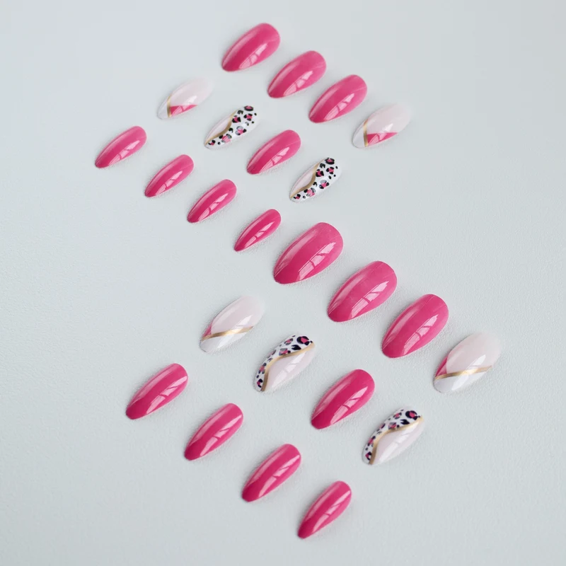 Stylisches French Tip Design Nagelkunst