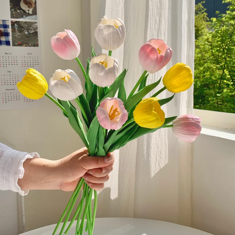 Dekorativer Tulpen-Bundle
