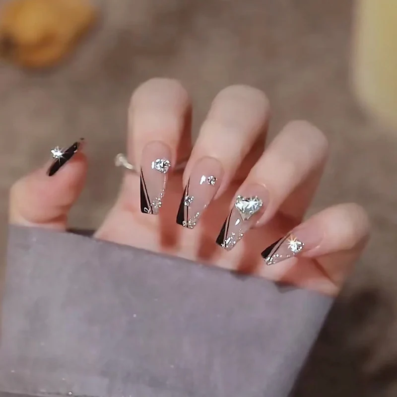 Glamouröse Strass Nagelkunst