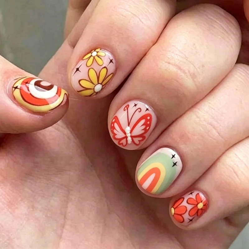 Lebhaftes Künstlerisches Nageldesign