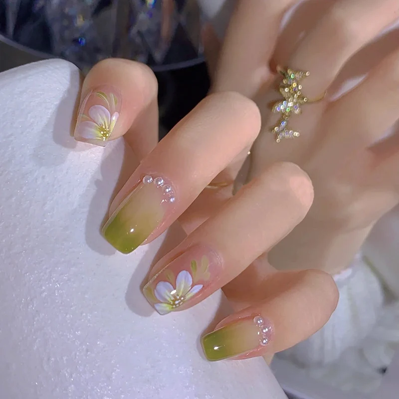 Florales Motiv Press-On Nagelkunst