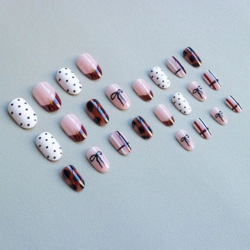Trendiges dekoratives Nagelkunst-Set