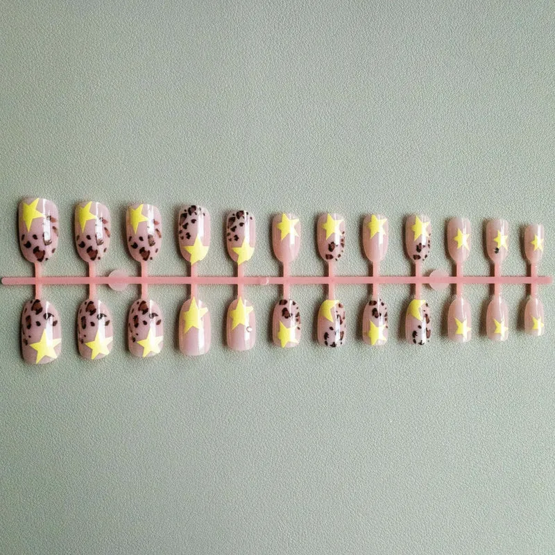 Trendy Tierdruck und Stern Nagelkunst Set