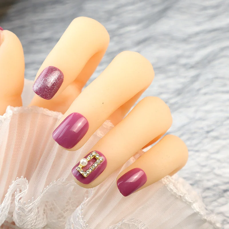 Elegante mit Strass verzierten Press-On Nägel