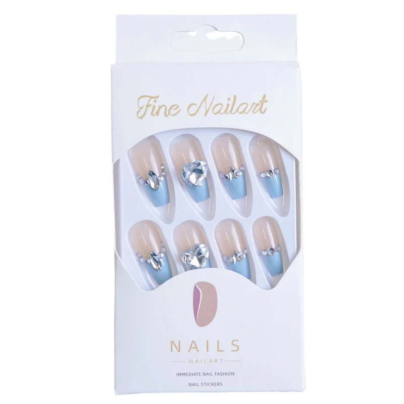 Elegante mit Strass verzierte Press-On Nagelkunst