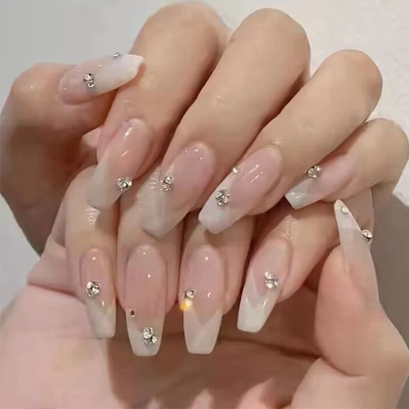 Elegantes mit Strass dekoriertes Press-On Nagelset
