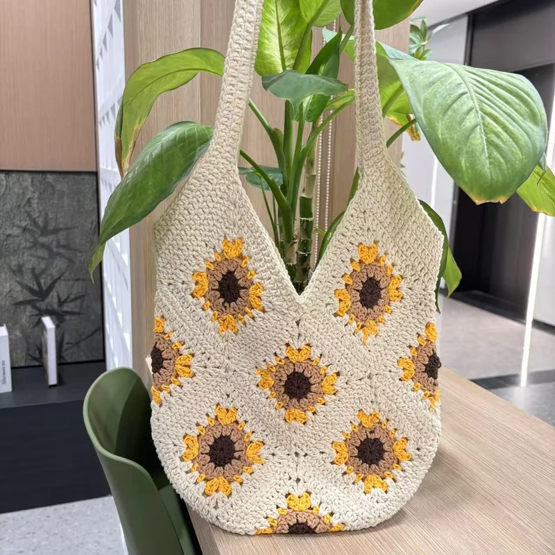 Handgemachte Makramee-Tasche mit Sonnenblumenmotiv Skanto