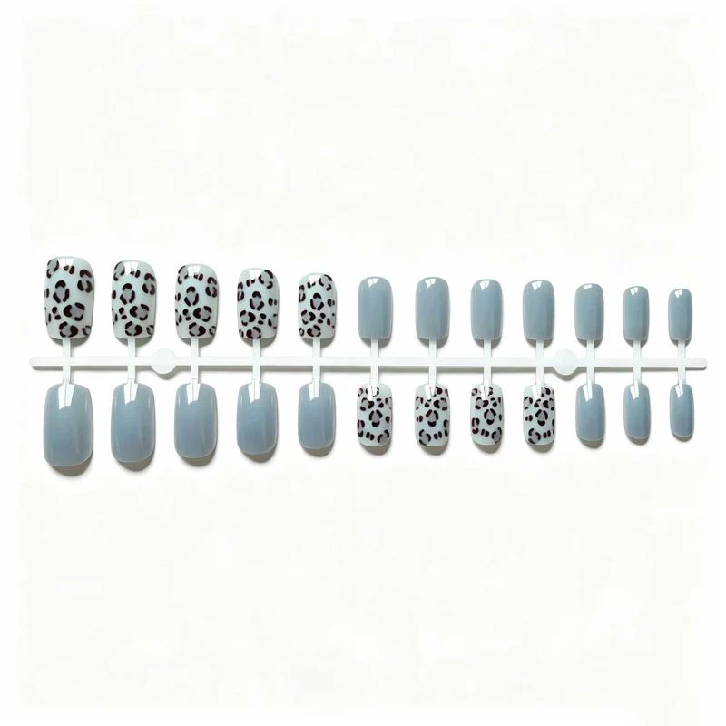 Stilvolles Tierdruck-Nagelkunst