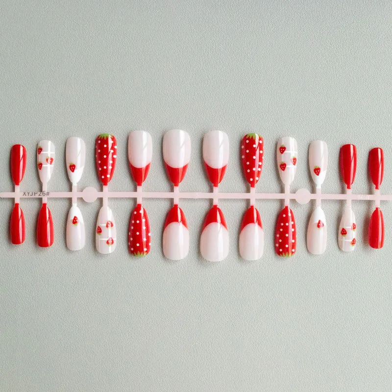 Erdbeer-Themen-Nagelkunst