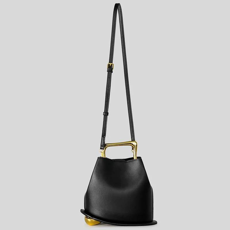 Skulpturale Griff-Handtasche