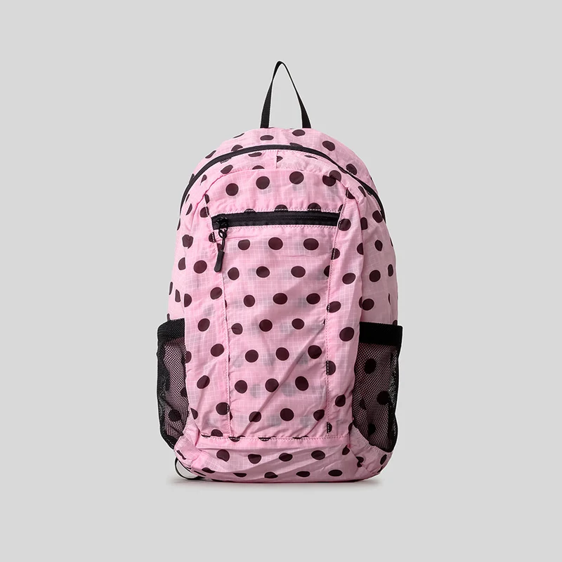 Verspielt gepunkteter Rucksack