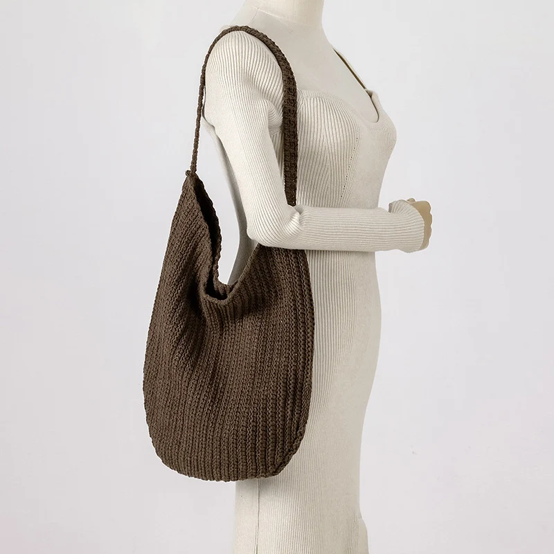 Entspannte Strick-Schultertasche