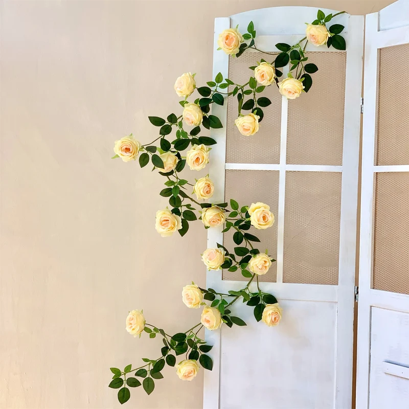 Dekorative Blumen-Girlande für die Wohnkultur-Darstellung