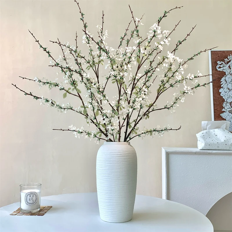 Dekorative Blumenarrangement für Innendekoration